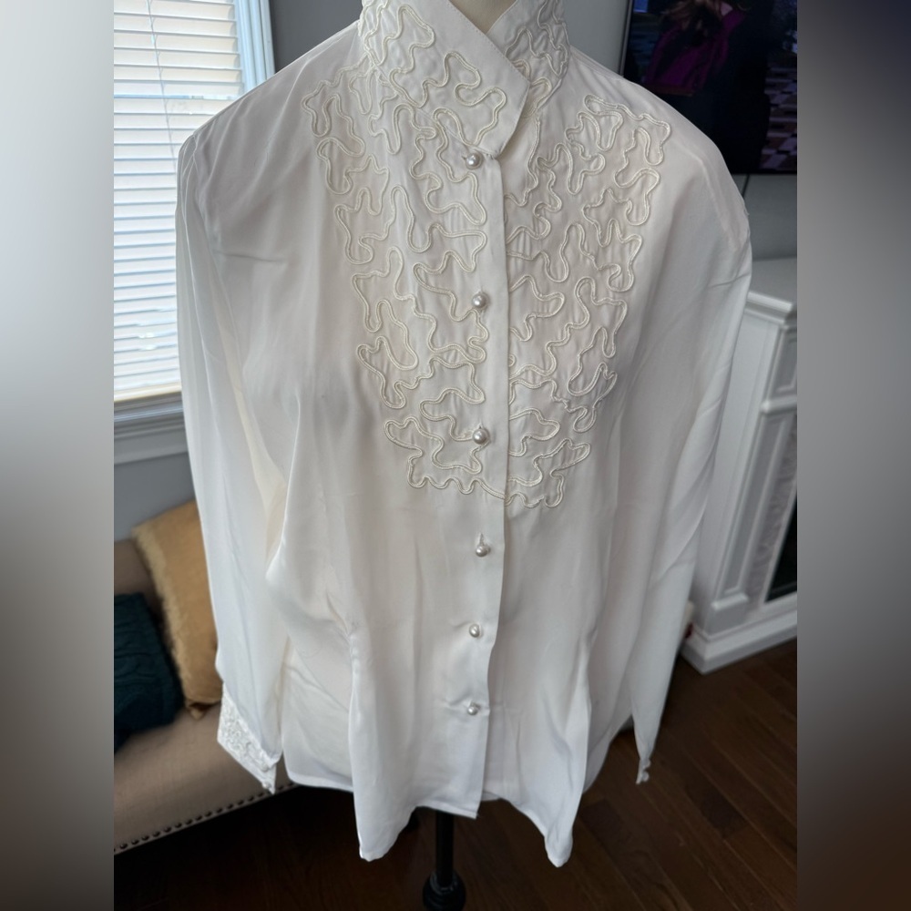 Vintage Elegant White Button-Up Blouse with Embroidered Detail pearl buttons